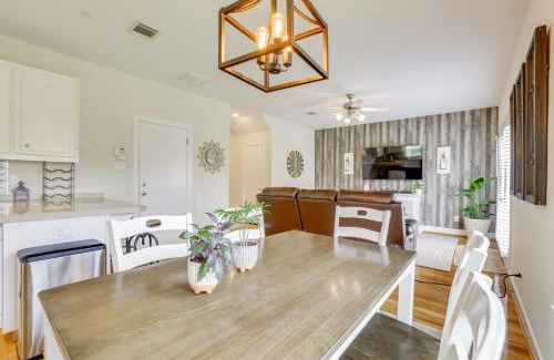 Northside House | Yard and Pergola Home 5 Mi to Dtwn Houston!