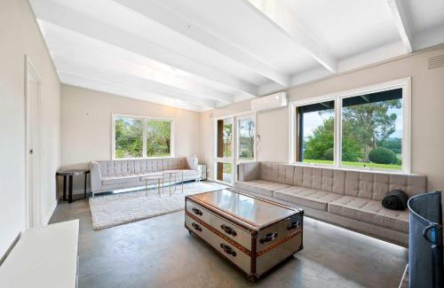 Dixons Creek House | Yarra Valley 2BR Lux Vineyard Retreat