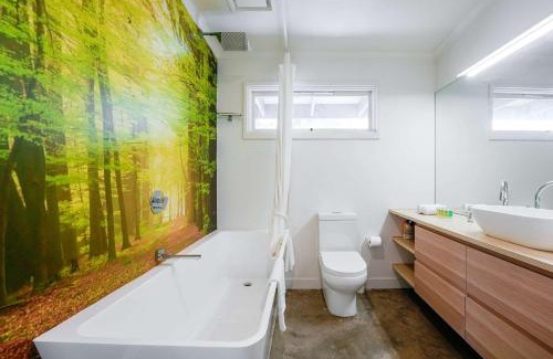 Dixons Creek House | Yarra Valley 2BR Lux Vineyard Retreat