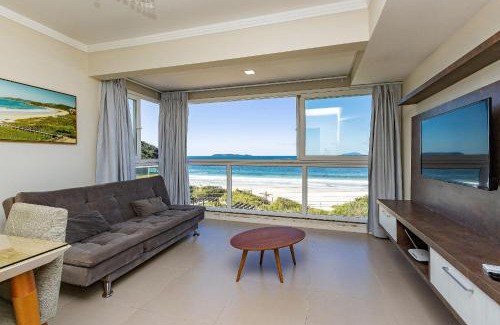 Quatro Ilhas Apartment | Yasmin 201 – Lindo Apartamento com Vista Panorâmica para o Mar em Quatro Ilhas, com Roupa de Cama e Toalhas Inclusas.