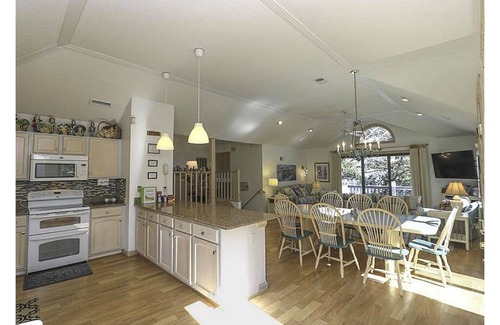 Southern Shores Cottage | Yellow Brick Road