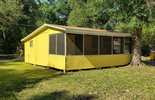 Homosassa Cottage | Yellow cottage 5135 S. Palo Verde Pt Homosassa FL 34448
