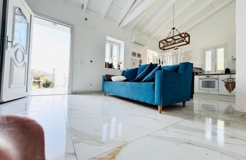 Kassiopi House | Yellow House Kassiopi