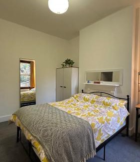 Leabridge House | Yellow Room & Coffee