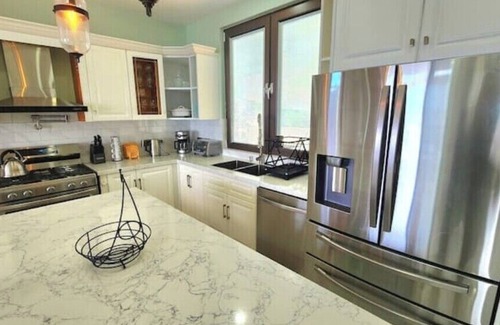 Castries Villa | Yellow Sands* 1 K-Bed & Qn-Sofa Bed +2nd Rm Optionn