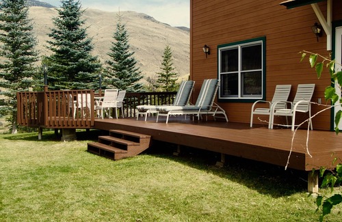 Gardiner Cabin | Yellowstone Vacation Home close to Yellowstone! A/C! Hot Springs nearby!