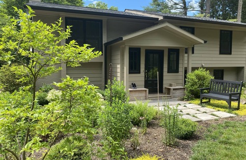 Middleburg House | YELLOWWOOD COTTAGE - Private Outdoor Space Sophisticated Sunny Luxurious Indoor