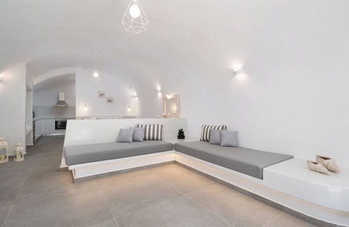 Megalochori Villa | Yiota Collection 4 Suites & 4 Prive Jacuzzi