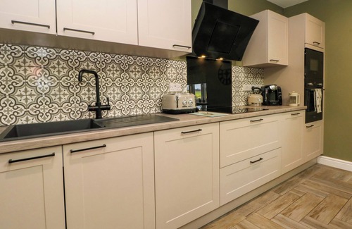 Whitchurch Cottage | YOCKING GATE MEWS, pet friendly, with a garden in Whitchurch