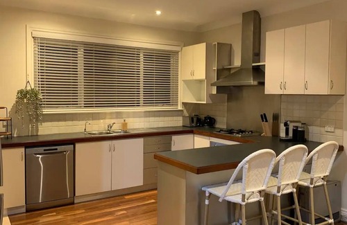 Yokine House | Yokine Escape: 7km to CBD, Pet-Friendly, Airport & Hospital Nearby