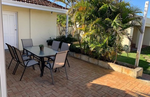 Yokine House | Yokine Escape: 7km to CBD, Pet-Friendly, Airport & Hospital Nearby