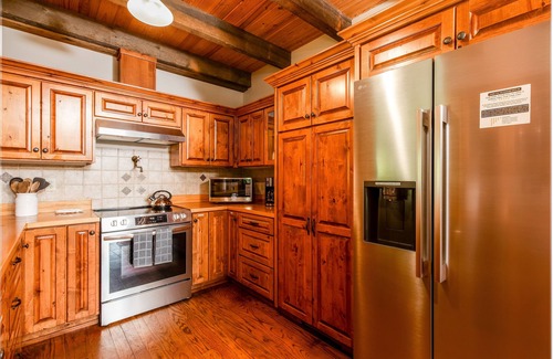 Newland Cabin | Yona Ridge Cabin- Adjacent to Linville Gorge Wilderness, Dog Friendly, with AC