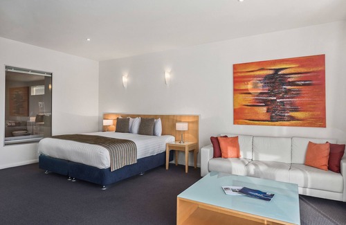 George Town Hotel | York Cove Hotel