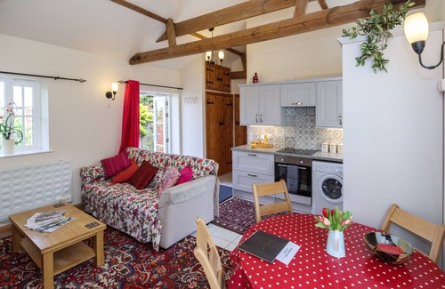 Storwood Cottage | YORK, THORGANBY FARM COTTAGES,YORK/SELF CATERING ,FAMILY & PET FRIENDLY.PARKING