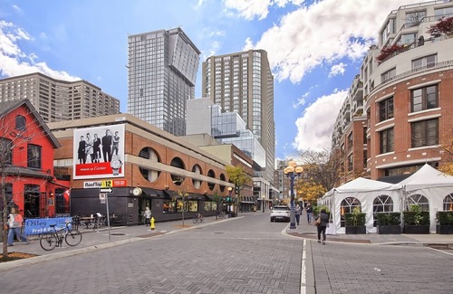 Bloor-Yorkville Apartment | Yorkville Plaza