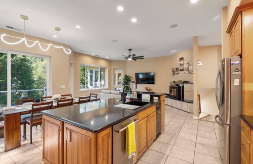 Groveland House | Yosemite-bound Lake fun Spacious 6bdr house game room outdoor dining