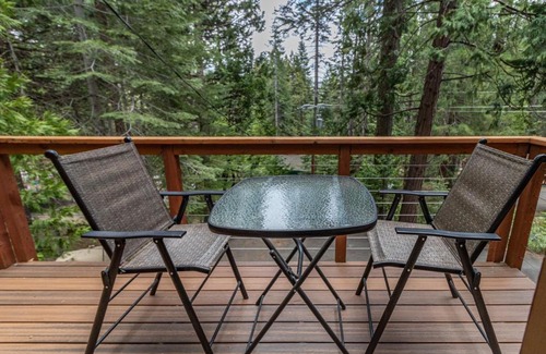Fish Camp House | Yosemite Silvertip Lodge