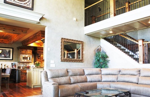 Ada County House | You won`t run out of space at this place!