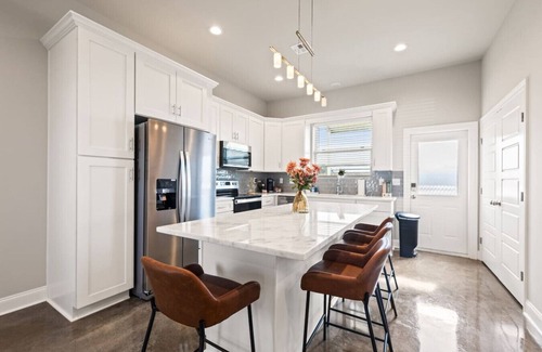 Youngsville House | Youngsville Stay Two Kings+ En Suites by Complex
