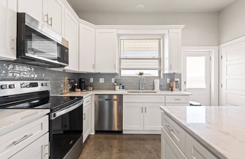Youngsville House | Youngsville Stay Two Kings+ En Suites by Complex