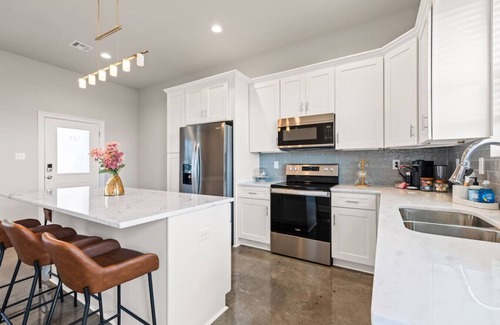 Youngsville House | Youngsville Stay Two Kings+ En Suites by Complex