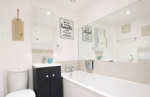 Cotham Apartment | Your Apartment Rowan Tree - No 1