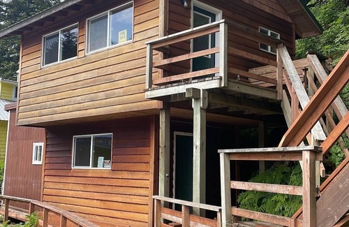Elfin Cove Cabin | Your Cabin on the Boardwalk