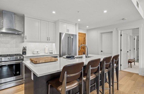Canmore Condo | Your Canmore Retreat! Nestled amidst the breathtaking vistas of Canmore.