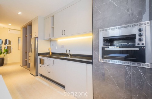 Ze Amandio Apartment | Your Exclusive Stay With Pool and Jacuzzi Just 500 Meters From the Beach - ELF