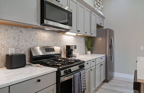 St. Johns House | Your Gated Retreat with 3 Unique Rentals Near DT