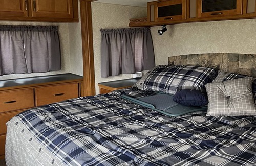Middletown House | Your Glamping Dreams come true. 6 miles to Hershey Park