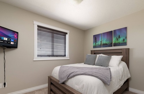 Fort McMurray House | Your Home Away From Home in Timberlea, comfortable and fully equipped