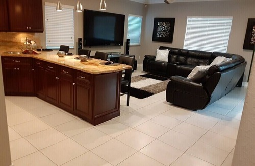 Miami Lakes House | Your home away from home