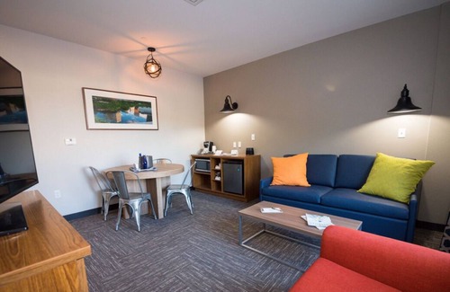 Circleville Resort | Your Home Away From Home! 2 Spacious Units, Free Parking, 2 Onsite Pools