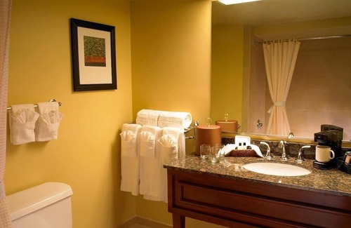 Laughlin House | Your Laughlin Adventure Starts Here! 2 Spacious Units, Onsite Dining, Gambling!