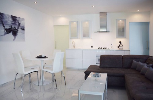 Bilzen House | Your luxurious Zenn home with jacuzzi