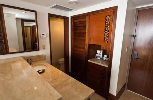 Kaanapali Hotel | Your Maui Adventure Awaits! Beachfront, Pool, Minutes to Kapalua Coastal Trail!