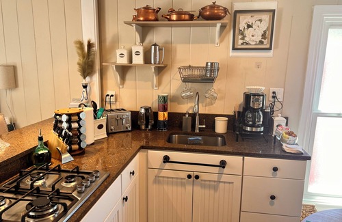 El Sobrante Cottage | Your Most Romantic and Peaceful Getaway