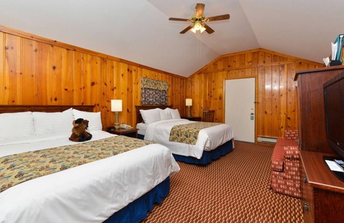 Cody House | Your Old West Adventure Awaits! 2 Family-Friendly Units, Pool, FREE Parking!