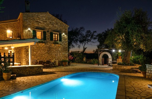 Rantatika Villa | Your Paxos Paradise Awaits! 10x4m private pool, spacious terrace, and 3 bedrooms for up to 6 guests.