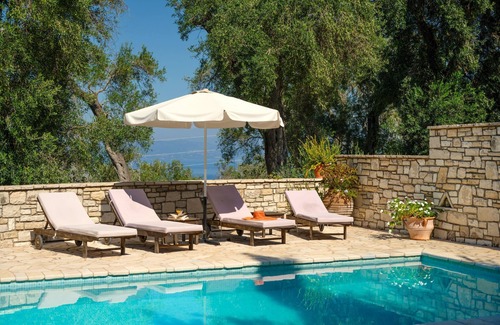 Rantatika Villa | Your Paxos Paradise Awaits! 10x4m private pool, spacious terrace, and 3 bedrooms for up to 6 guests.