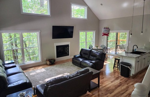 Nancy House | Your Perfect Lake Cumberland Getaway Awaits! Minutes from Lake Access Point.