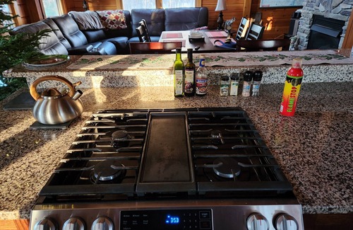 White Haven Cabin | Your Perfect Mountain Getaway! Relax at "Lost and Found" Quiet Secluded Peaceful