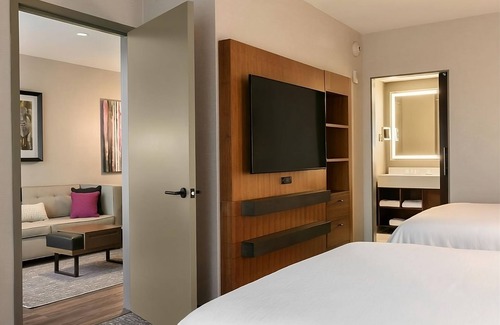 Berkeley Heights Hotel | Your Relaxing Getaway Awaits! Free Breakfast, Pool, Pets Allowed, Parking!
