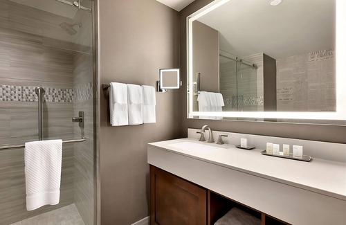 Berkeley Heights Hotel | Your Relaxing Getaway Awaits! Free Breakfast, Pool, Pets Allowed, Parking!