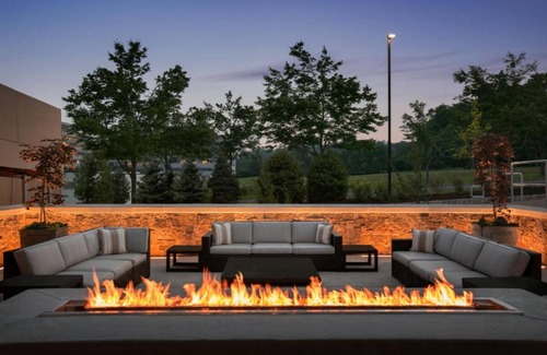 Berkeley Heights Hotel | Your Relaxing Getaway Awaits! Free Breakfast, Pool, Pets Allowed, Parking!