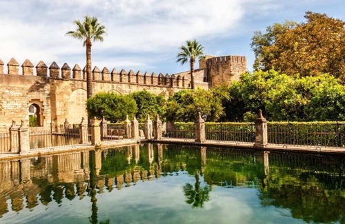 Distrito Norte Sierra Apartment | Your Sanctuary with a View of History: Live Córdoba from the Heart of the City