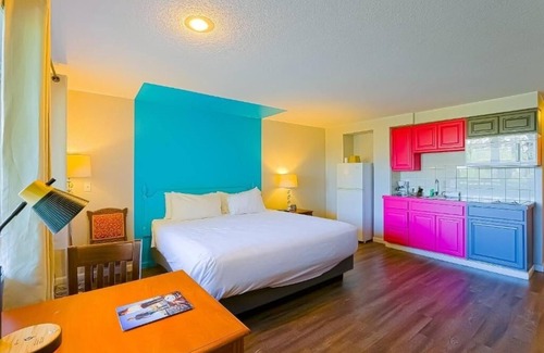 Seaside Hotel | Your Scenic Seaside Haven! Kitchenette, Pet-friendly Property, Free Parking!