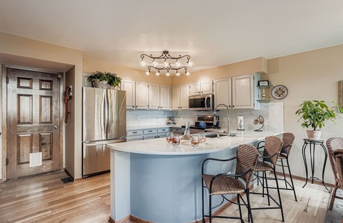 Genesse North Central Condo | Your Thanksgiving Retreat | Golden