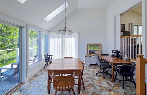 Georgetown House | Your Tranquil Indian Point Retreat with Breathtaking Views & Beach Access